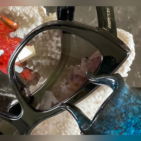 Dolce & Gabbana Sunglasses With Case - Picture 11 of 16